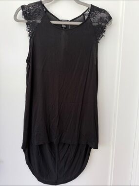 Forever 21 Black Lace Cap Sleeve High-Low Tank